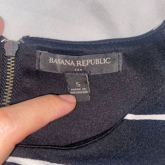 Banana Republic Sleeveless Striped Black and White Top - Picture 6 of 9